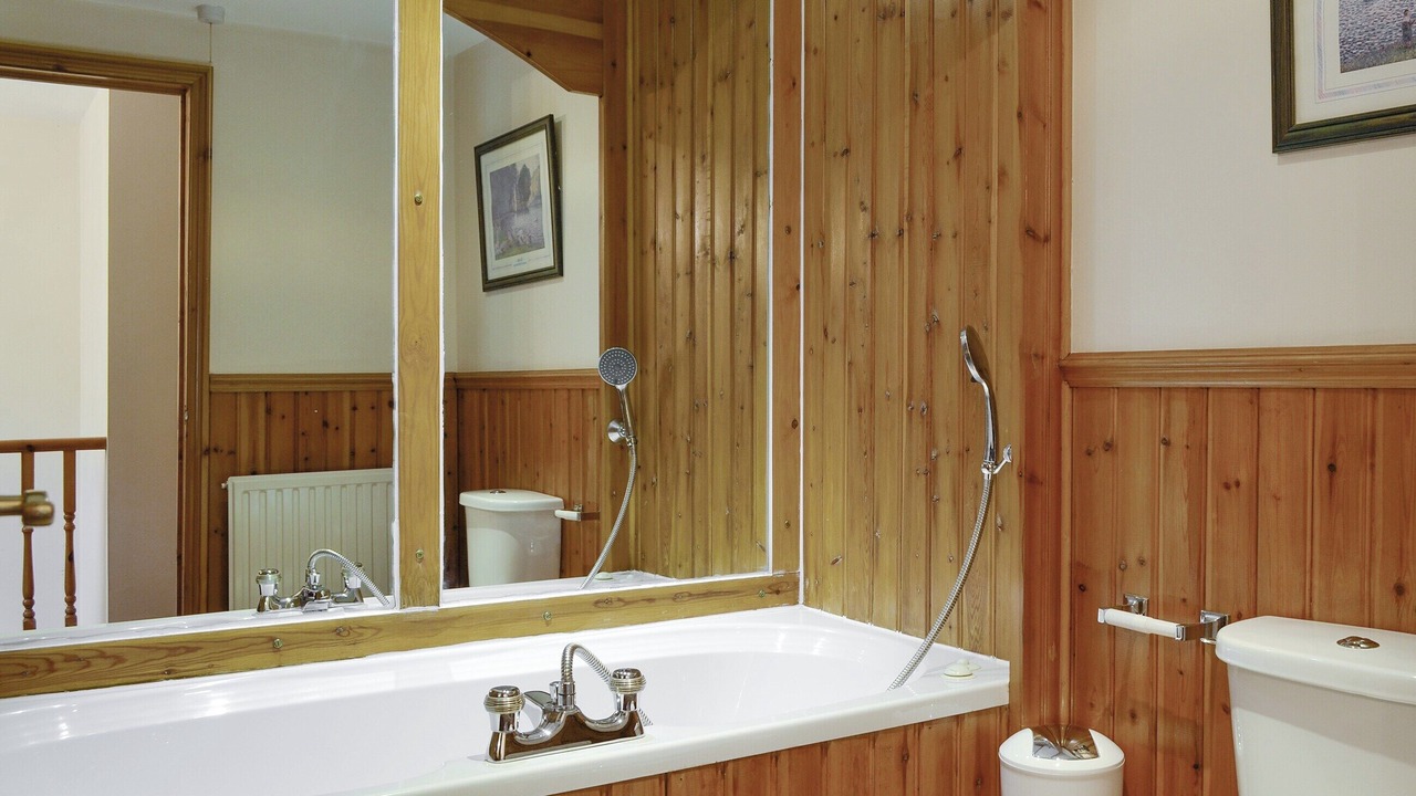 Photo of Bathroom in Scales