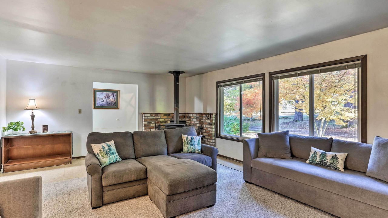Photo of Livingroom in Willow Creek