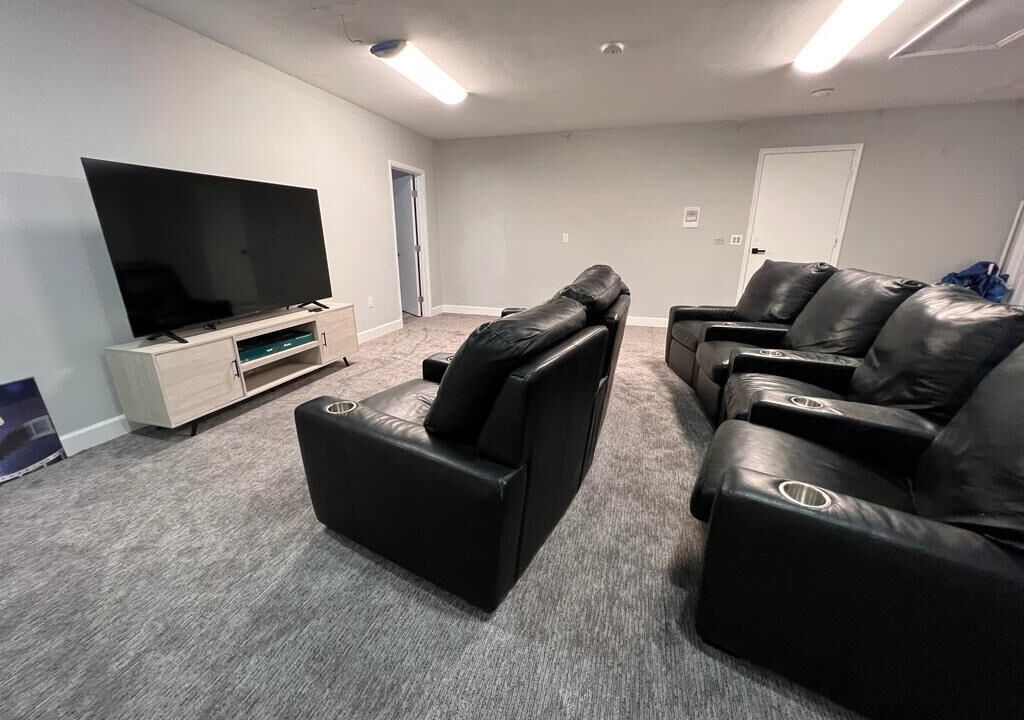 Photo of Livingroom in Survey Creek