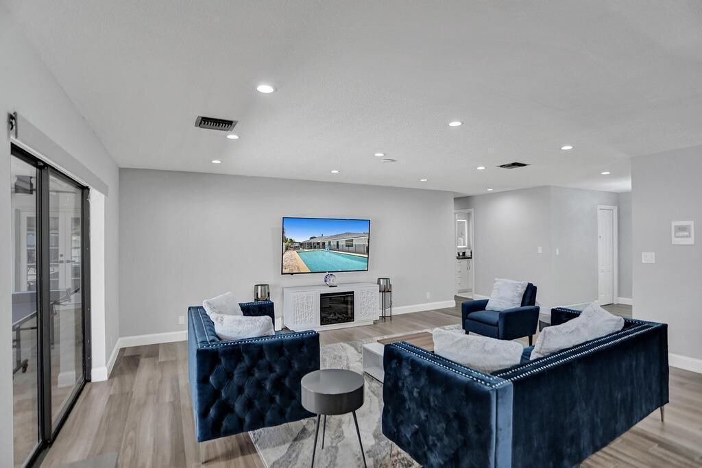 Photo of Livingroom in Survey Creek