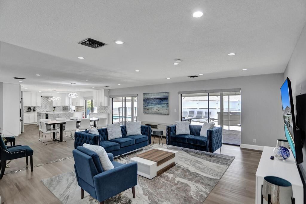 Photo of Livingroom in Survey Creek