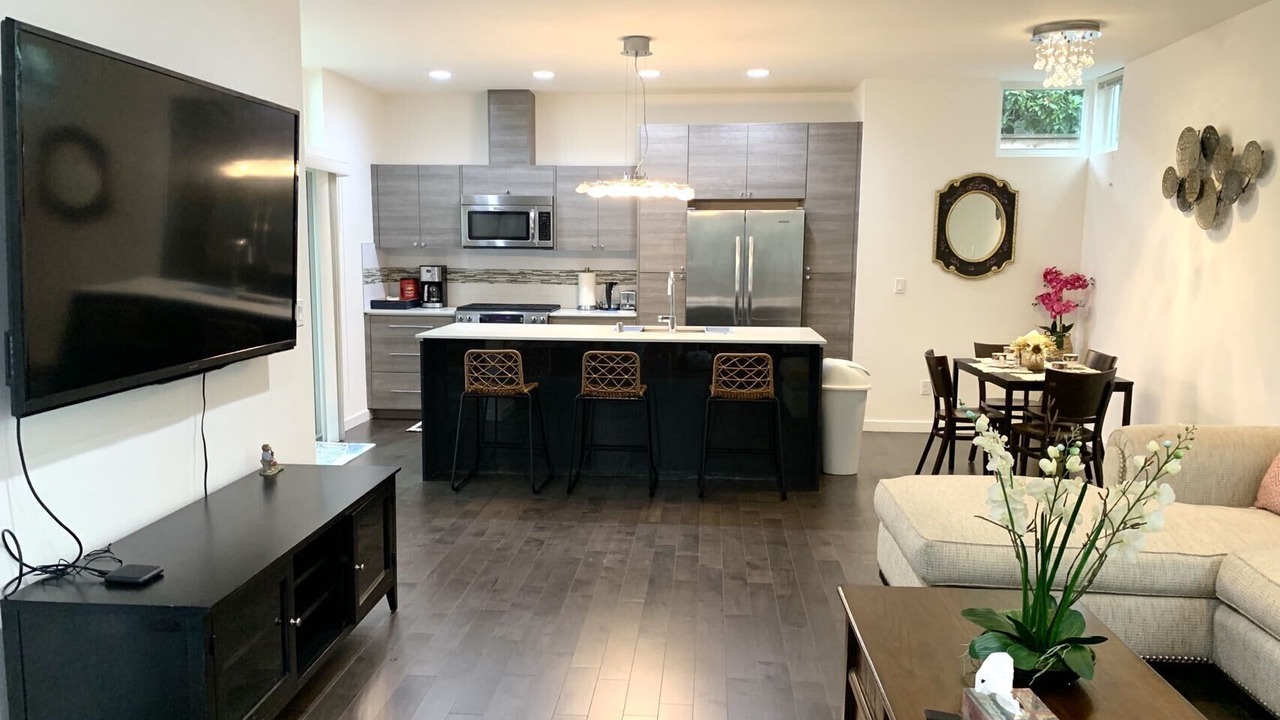 Photo of Livingroom in University District