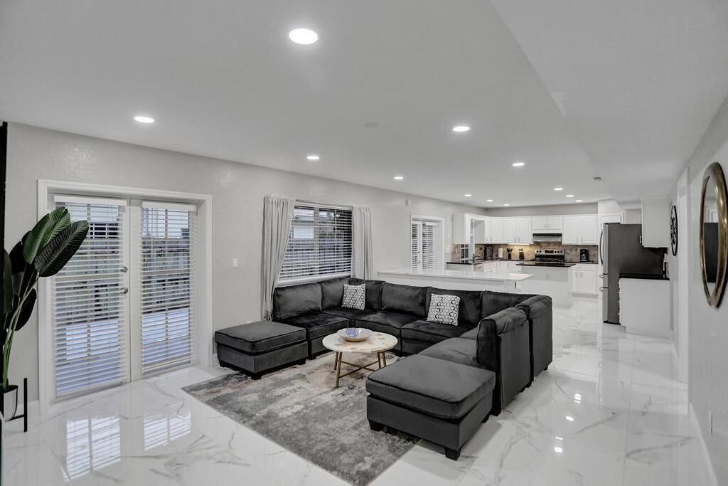 Photo of Livingroom in Deerfield Beach