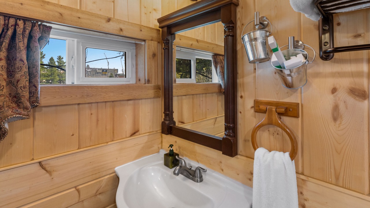 Photo of Bathroom in West Yellowstone