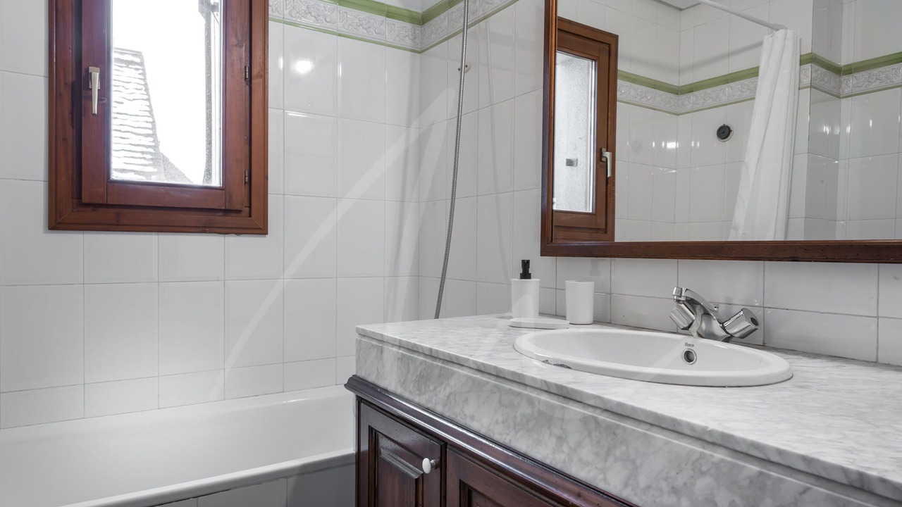 Photo of Bathroom in Beret