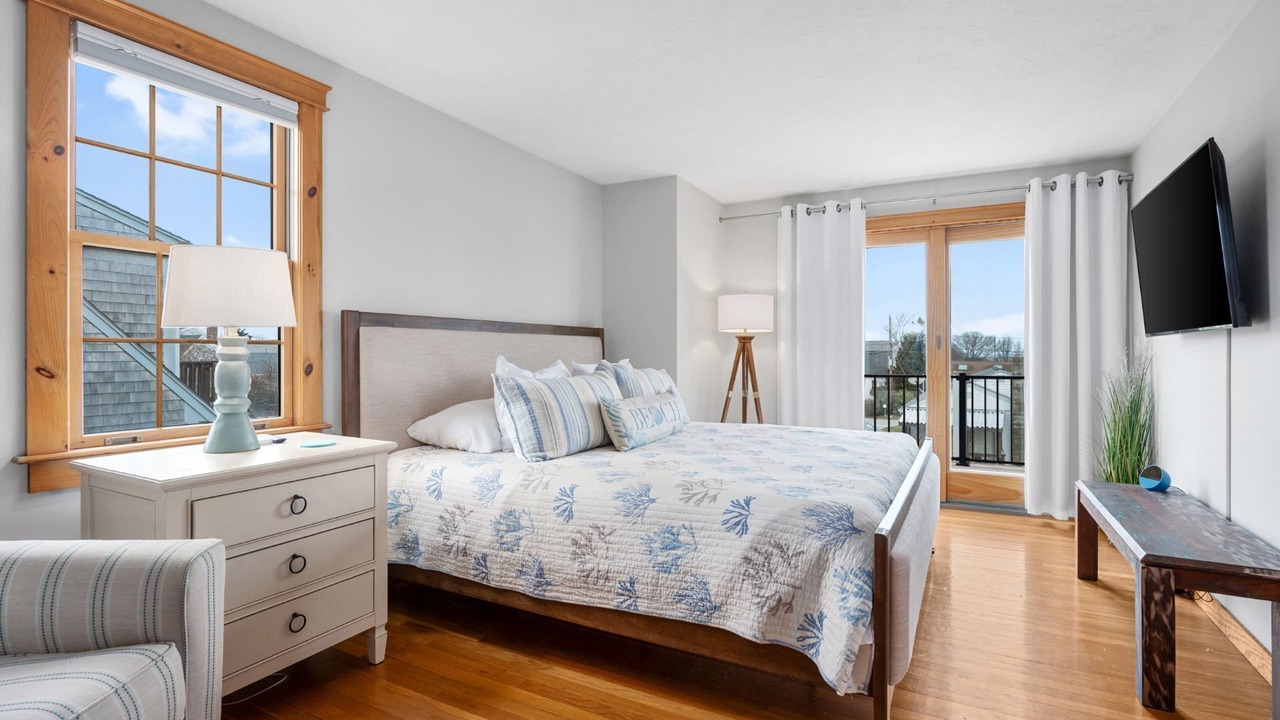 Photo of Others in Sandwich