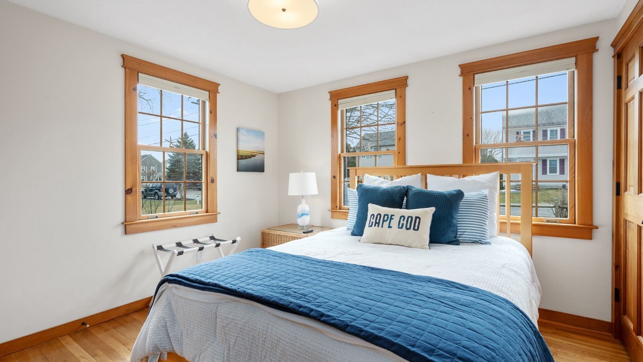 Photo of Others in Sandwich