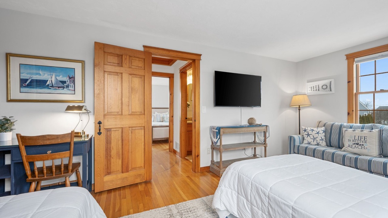 Photo of Others in Sandwich