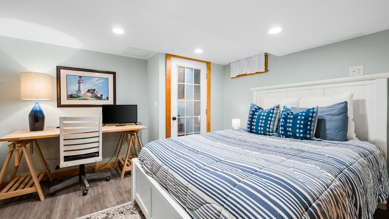 Photo of Others in Sandwich