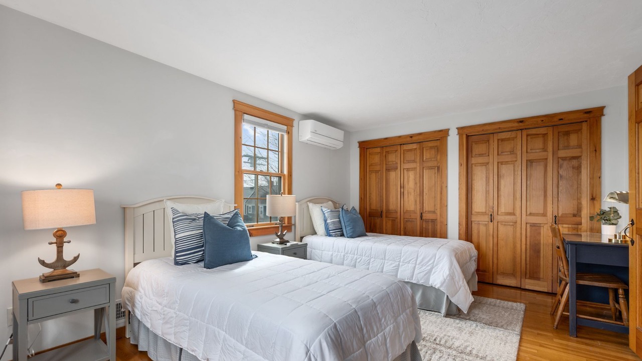 Photo of Others in Sandwich