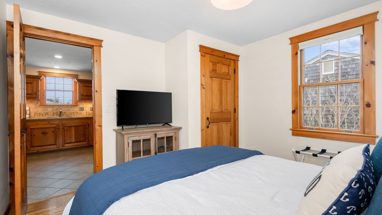 Photo of Others in Sandwich