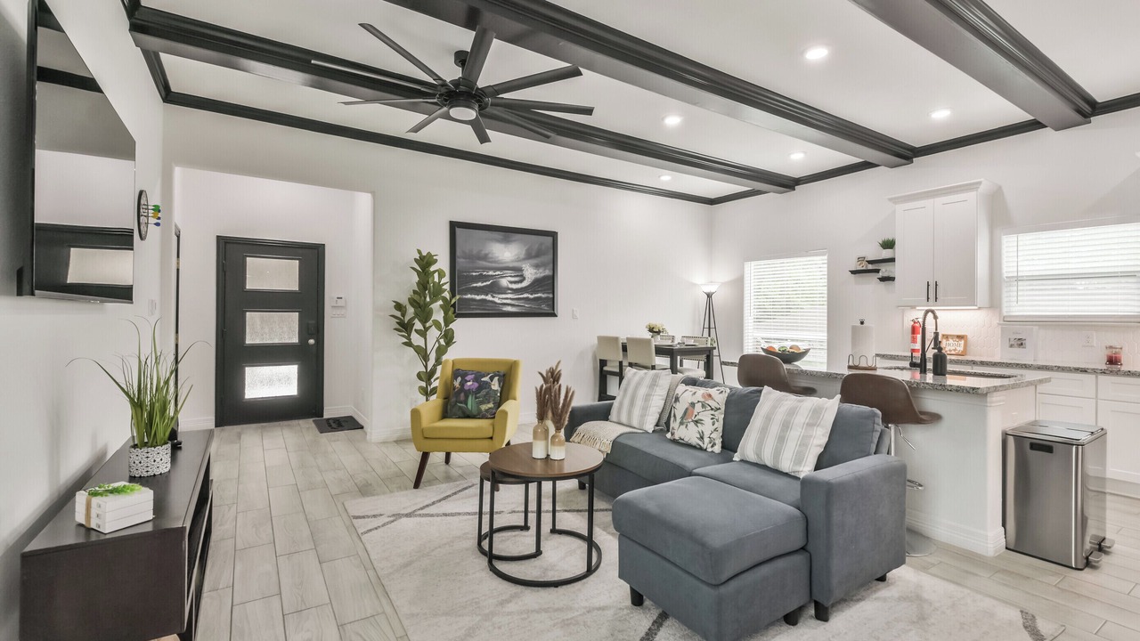 Photo of Livingroom in Northside