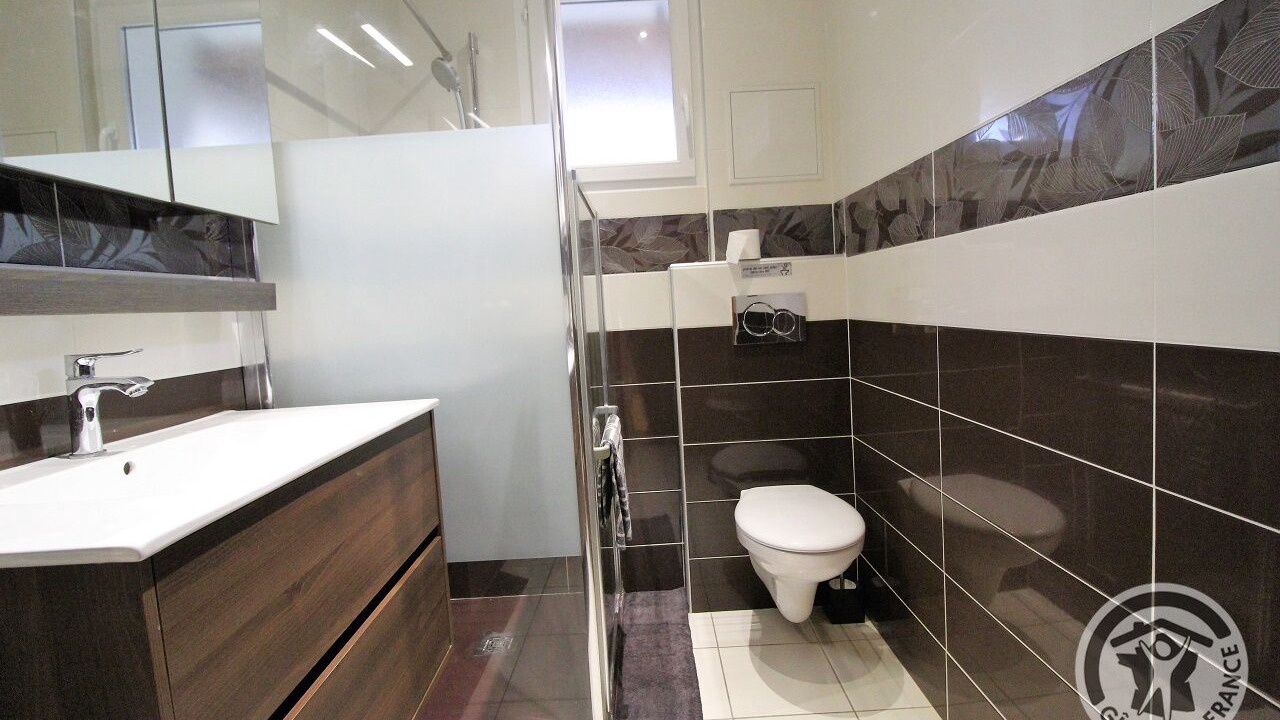 Photo of Bathroom in Communay