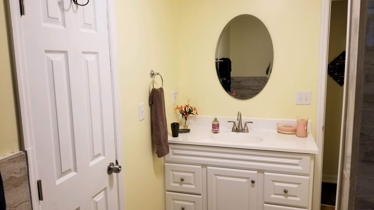 Photo of Bathroom in Peach Orchard