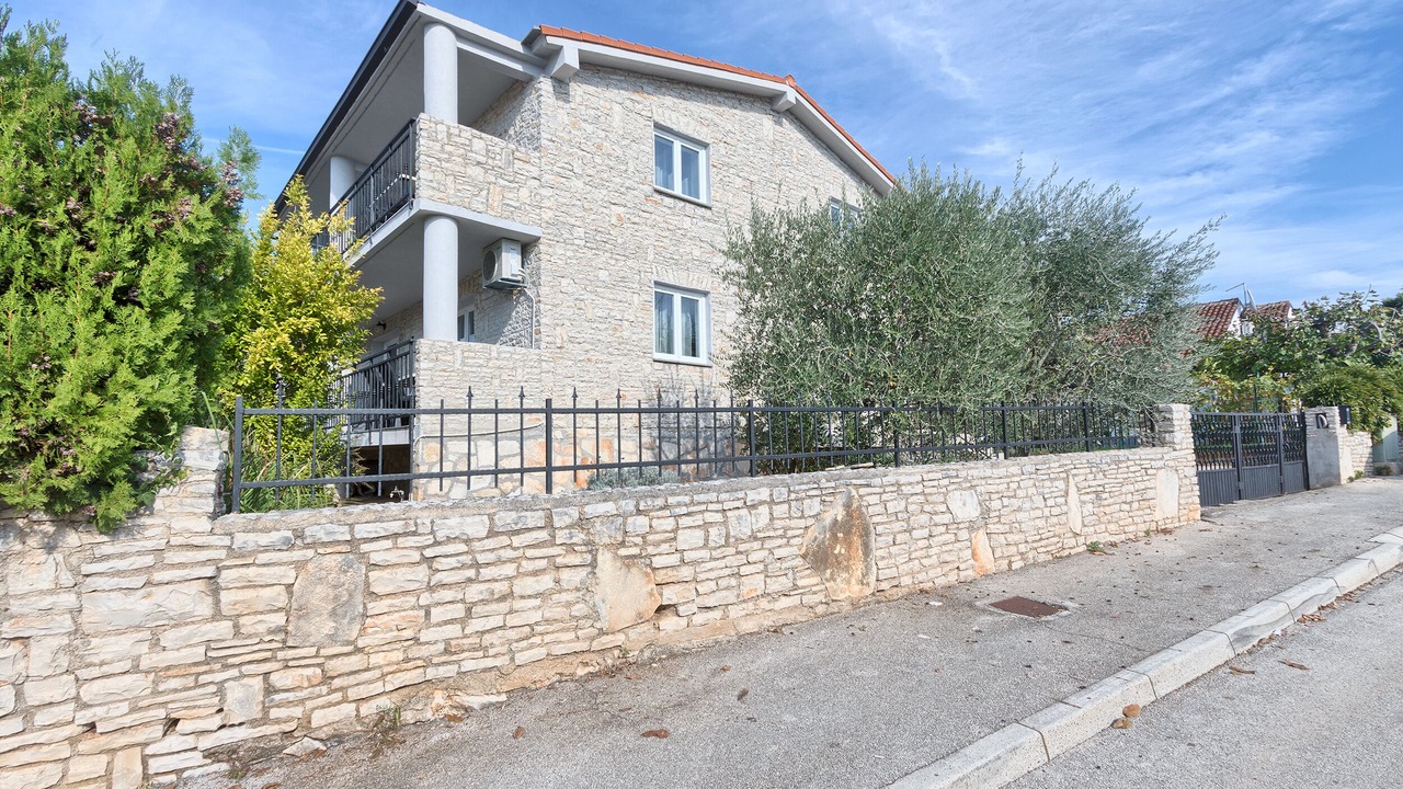 Photo of Outdoor in Peroj