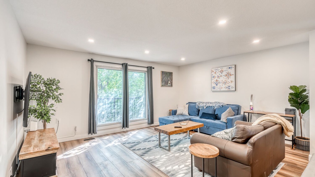 Photo of Livingroom in Crescent Heights