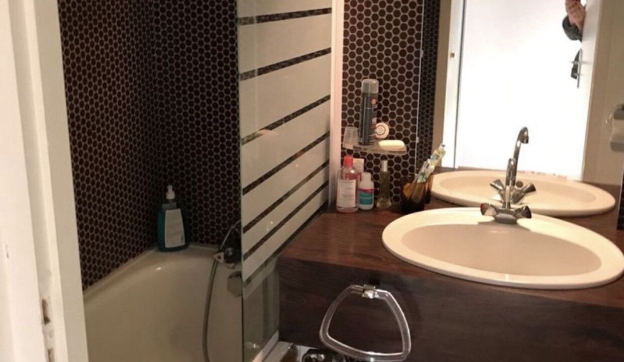 Photo of Bathroom in Saint-Aventin