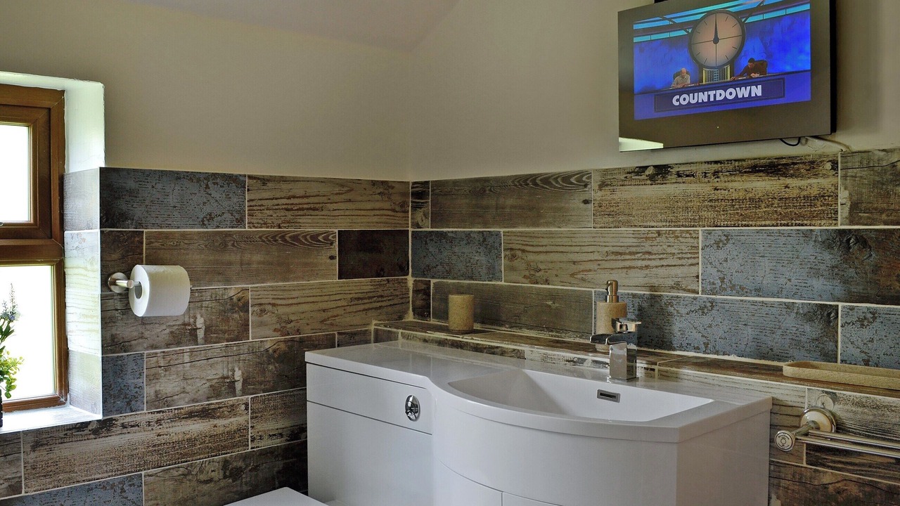 Photo of Bathroom in Scales