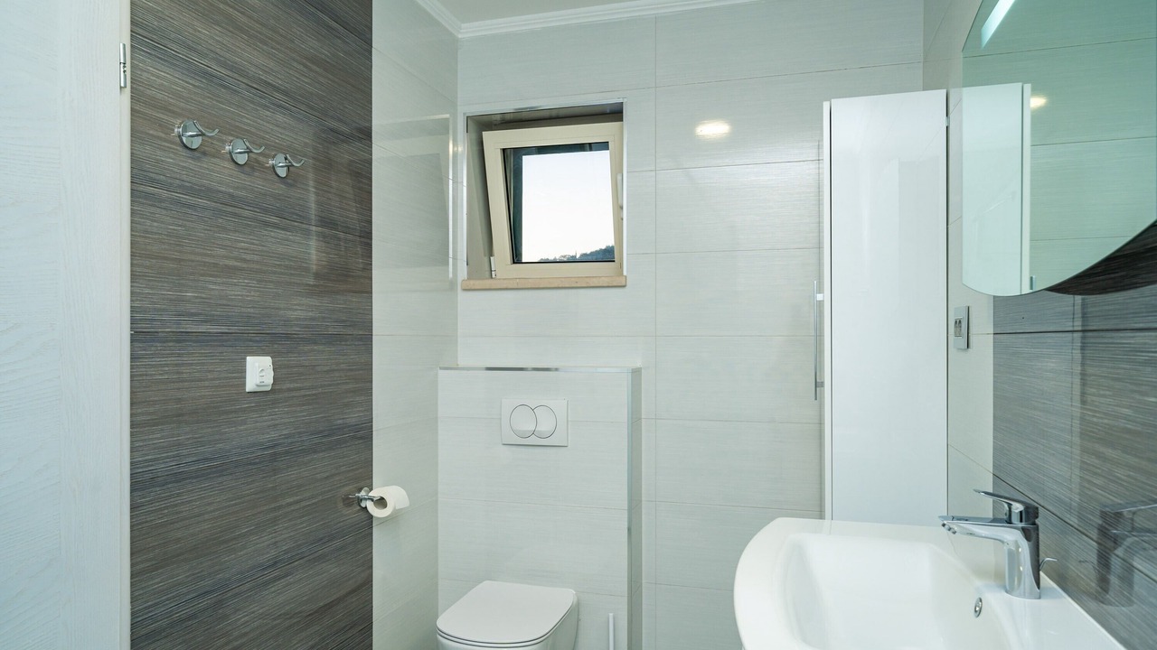 Photo of Bathroom in Brsecine