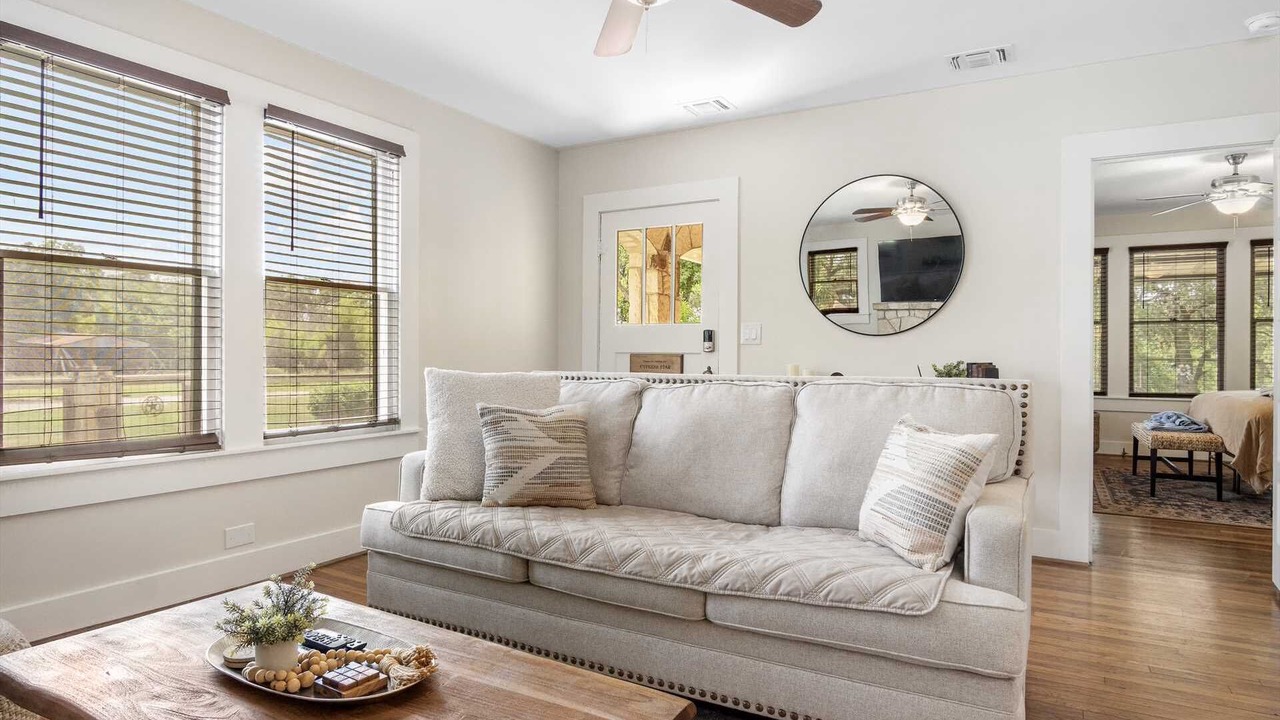 Photo of Livingroom in Bandera