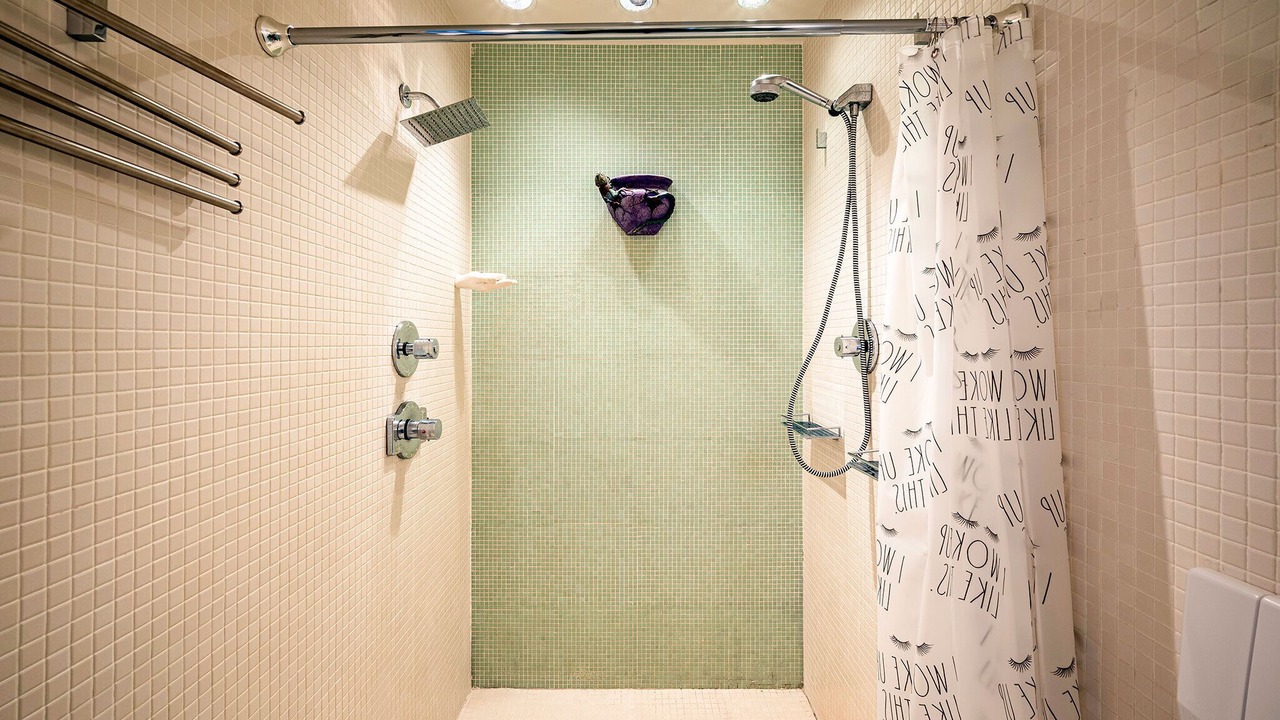 Photo of Bathroom in Lazybrook/Timbergrove