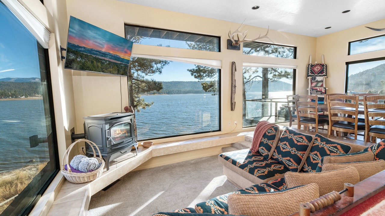 Photo of Livingroom in Fawnskin