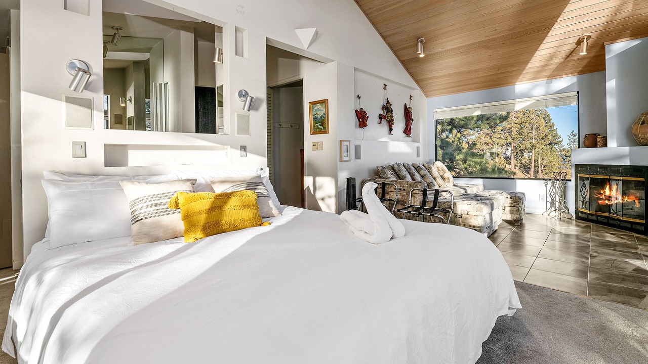 Photo of Bedroom in Fawnskin