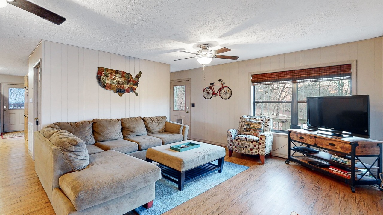 Photo of Livingroom in Eureka Springs