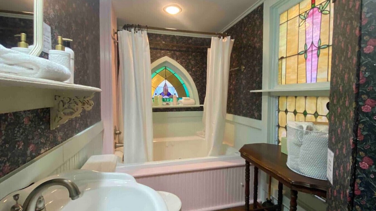 Photo of Bathroom in Eureka Springs Historic District