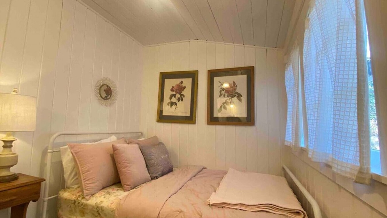 Photo of Bedroom in Eureka Springs Historic District