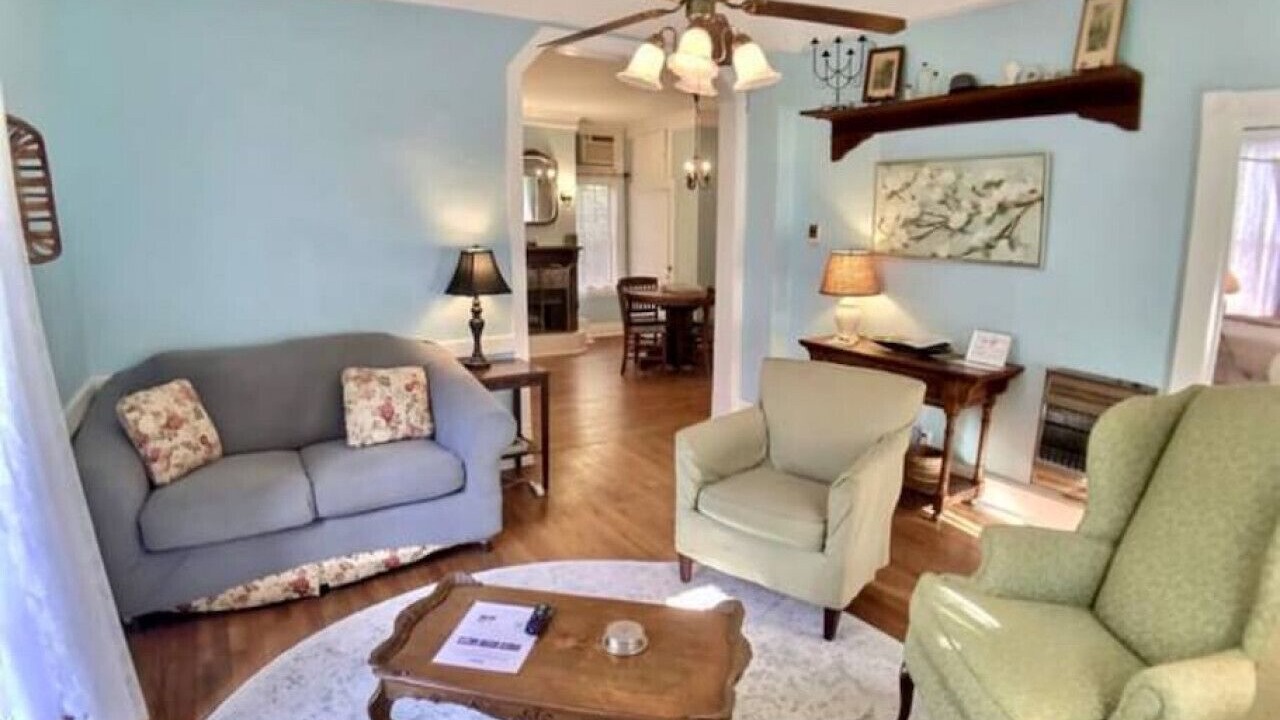 Photo of Livingroom in Eureka Springs Historic District