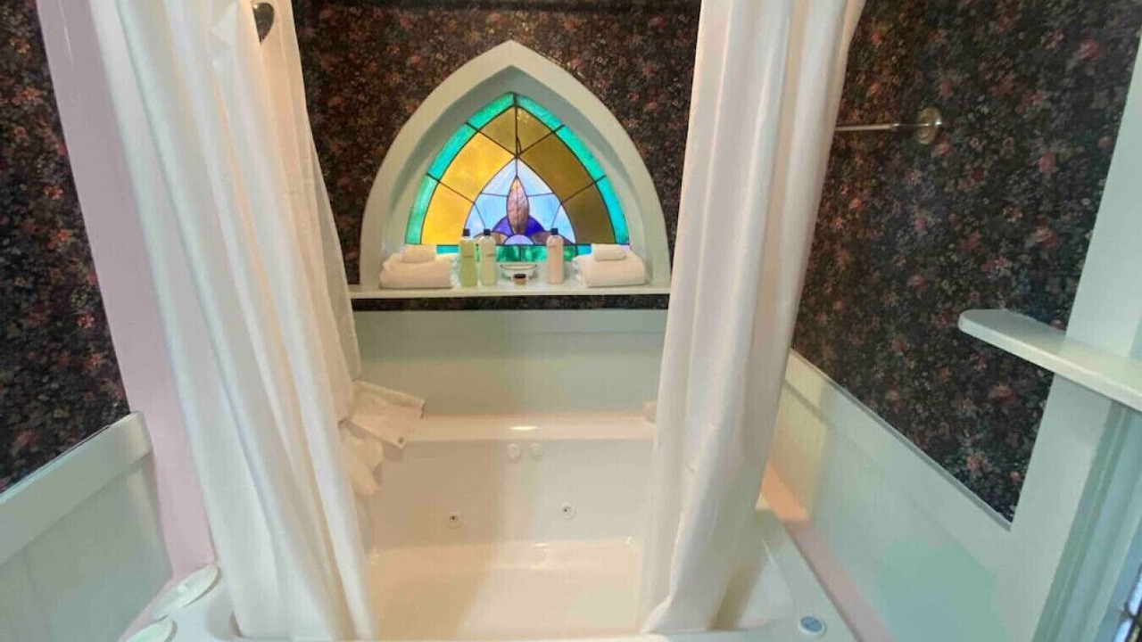 Photo of Bathroom in Eureka Springs Historic District