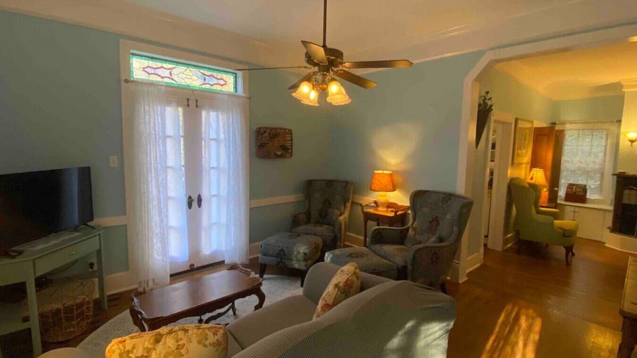 Photo of Livingroom in Eureka Springs Historic District