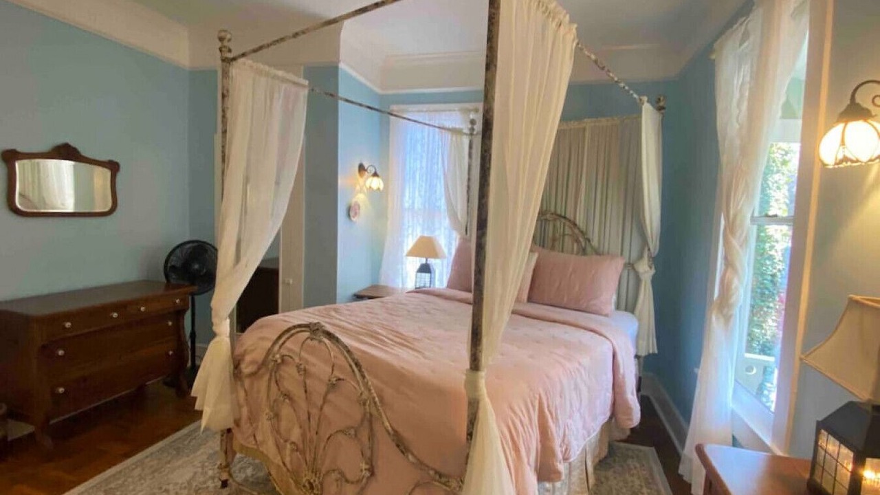 Photo of Bedroom in Eureka Springs Historic District