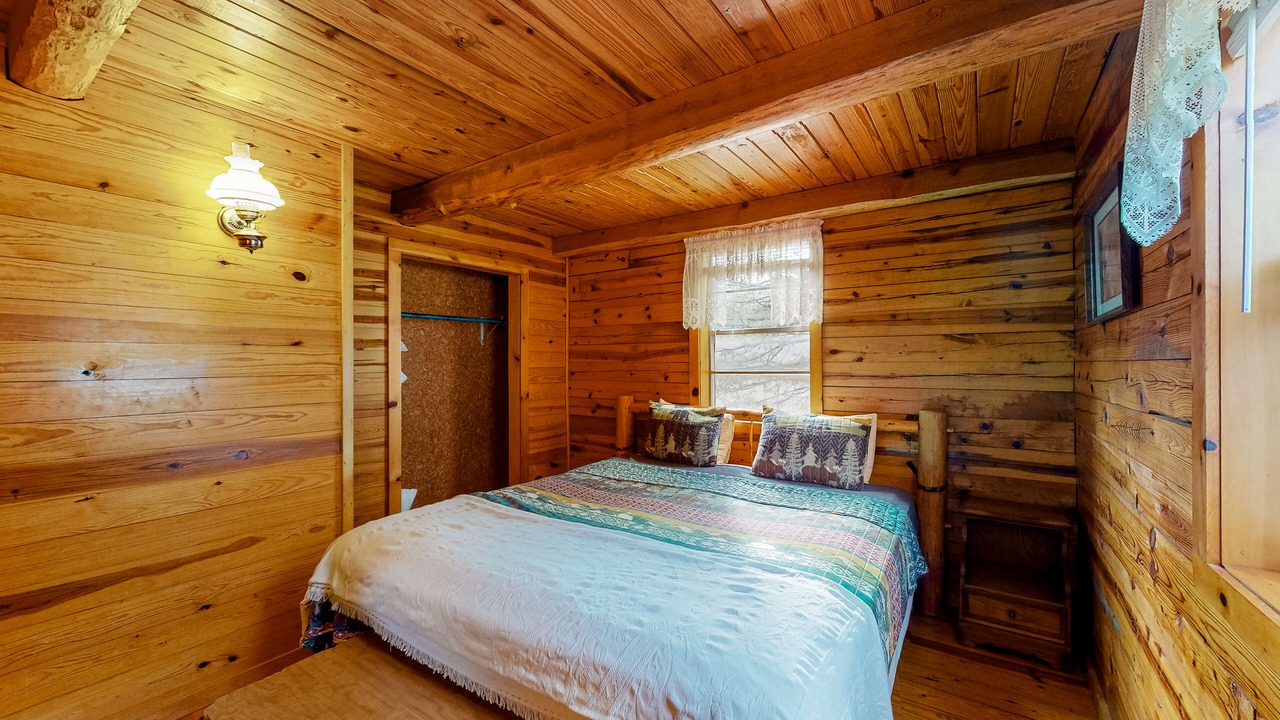Photo of Bedroom in Eureka Springs