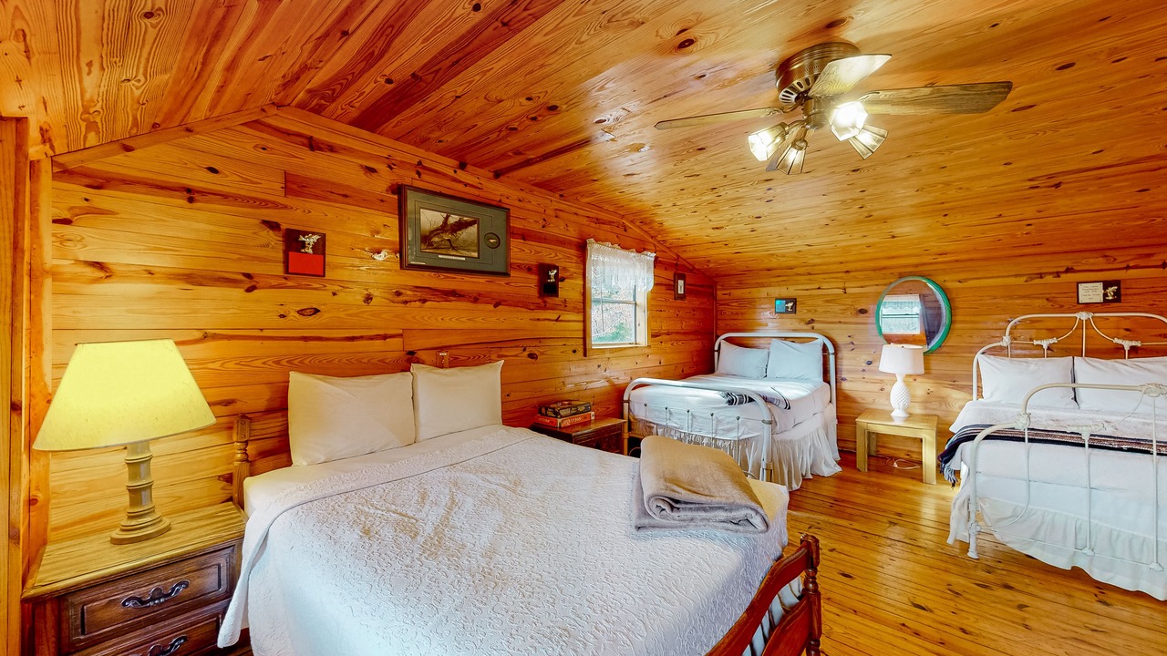 Photo of Bedroom in Eureka Springs