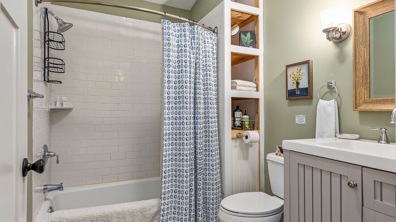 Photo of Bathroom in Isle of Springs