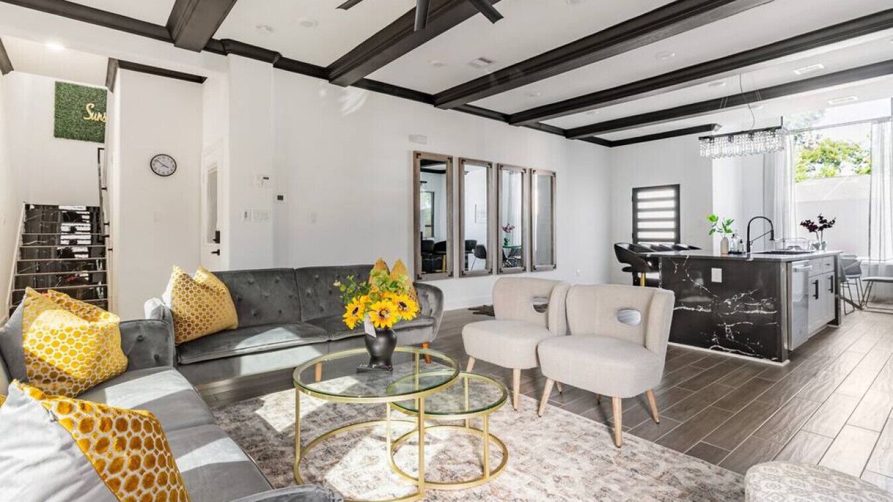 Photo of Livingroom in Northside