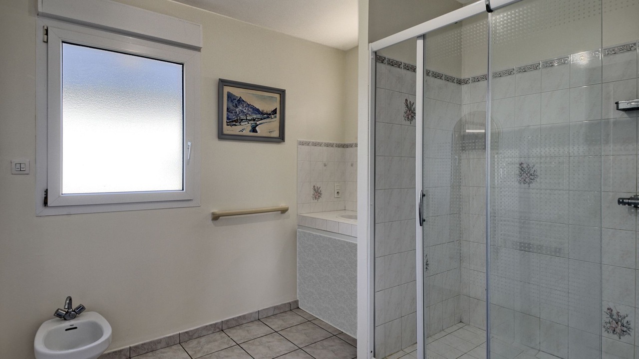 Photo of Bathroom in Penvins