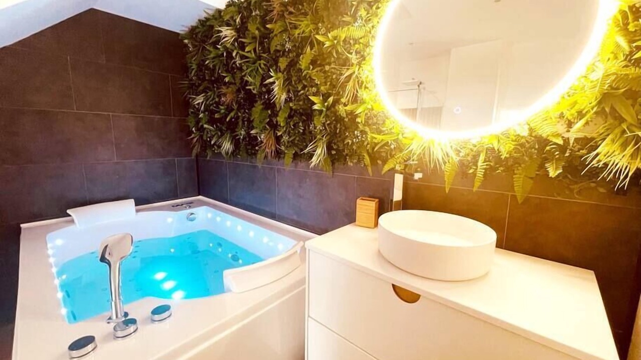 Photo of Bathroom in Faubourg