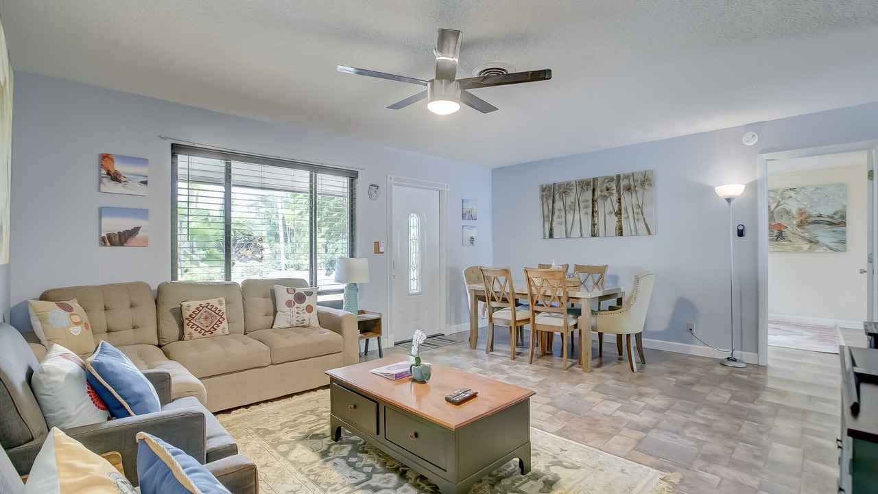Photo of Livingroom in Coral Heights
