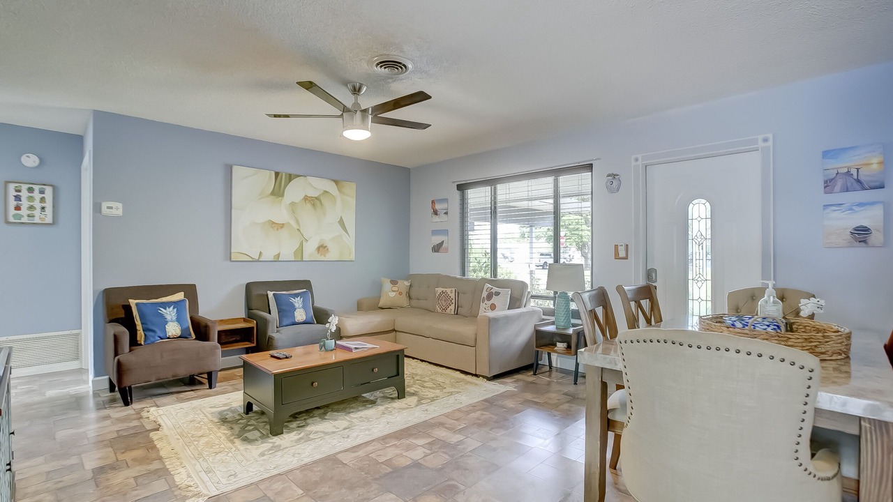 Photo of Livingroom in Coral Heights