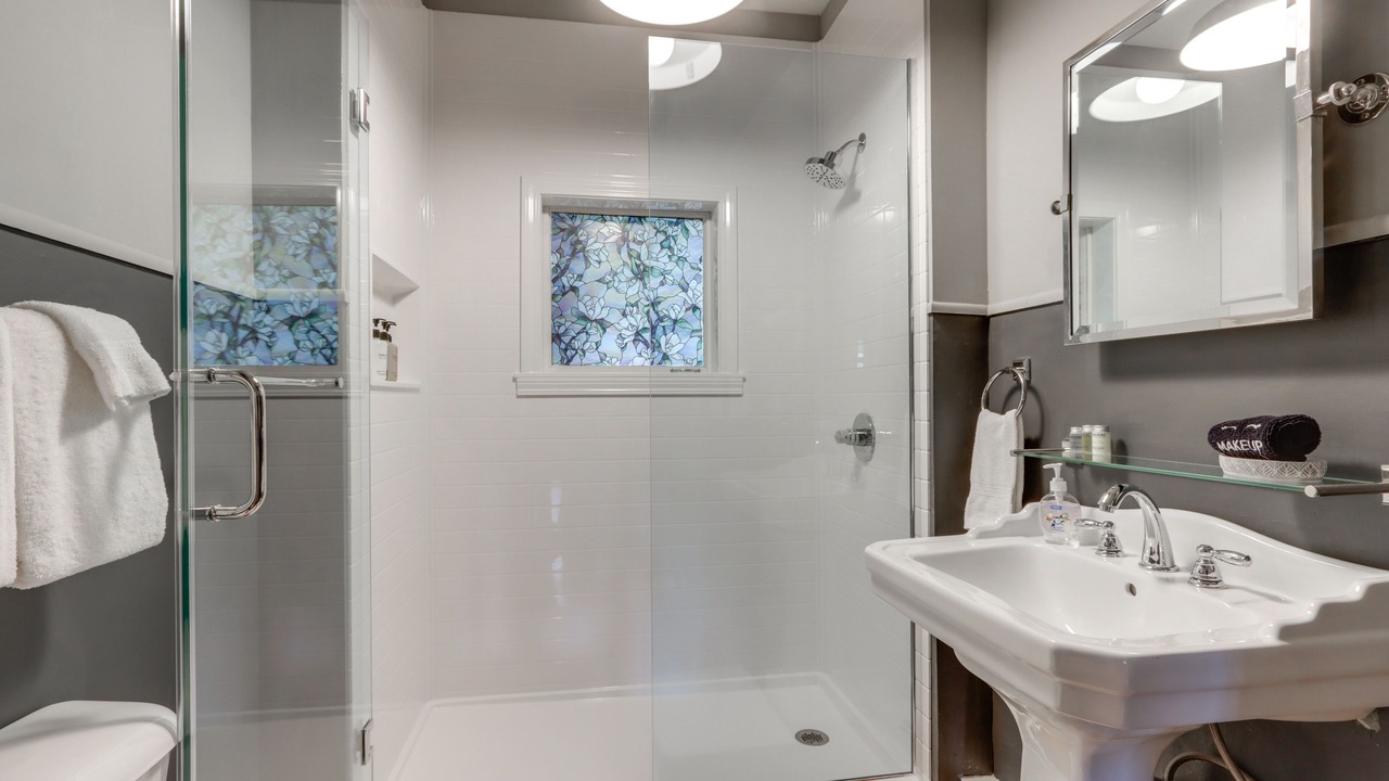 Photo of Bathroom in Eureka Springs Historic District
