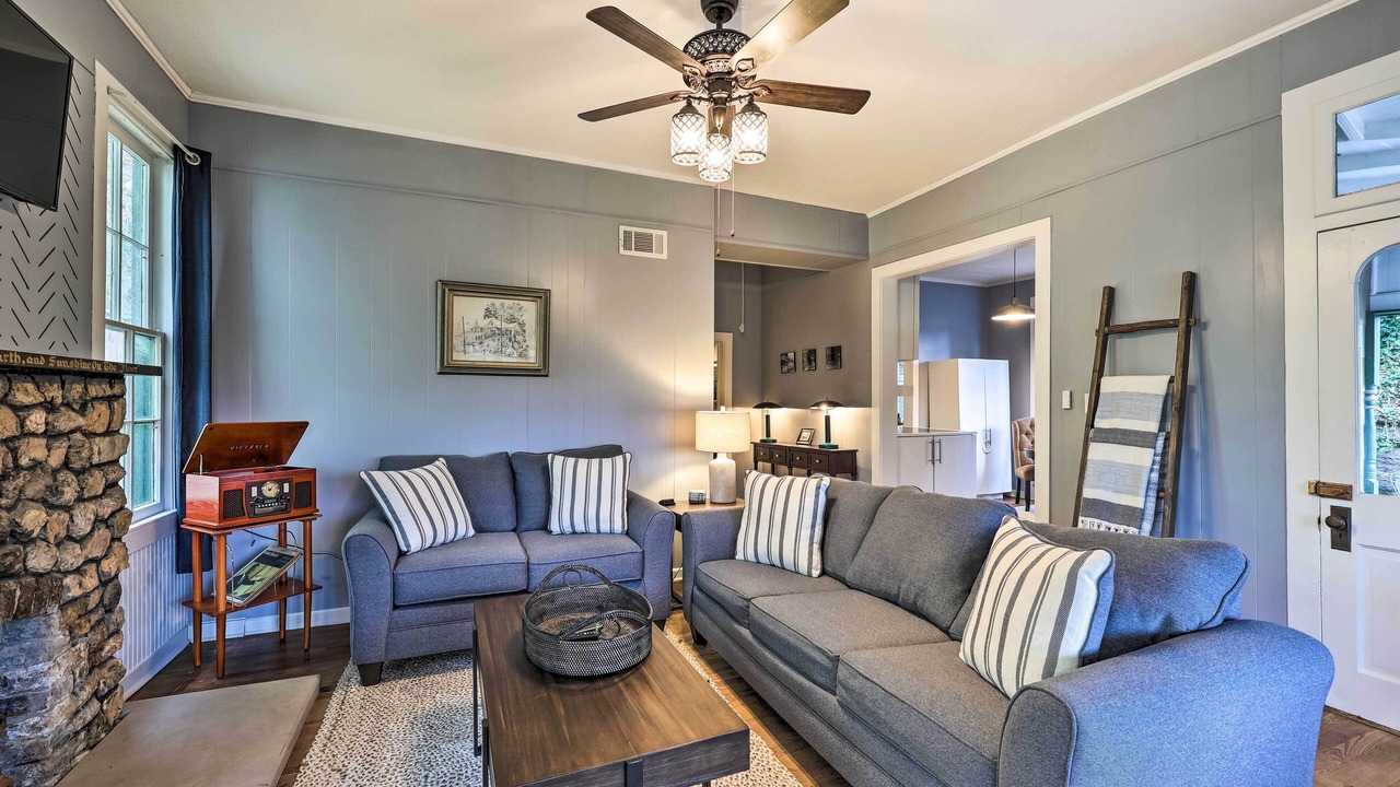 Photo of Livingroom in Eureka Springs Historic District