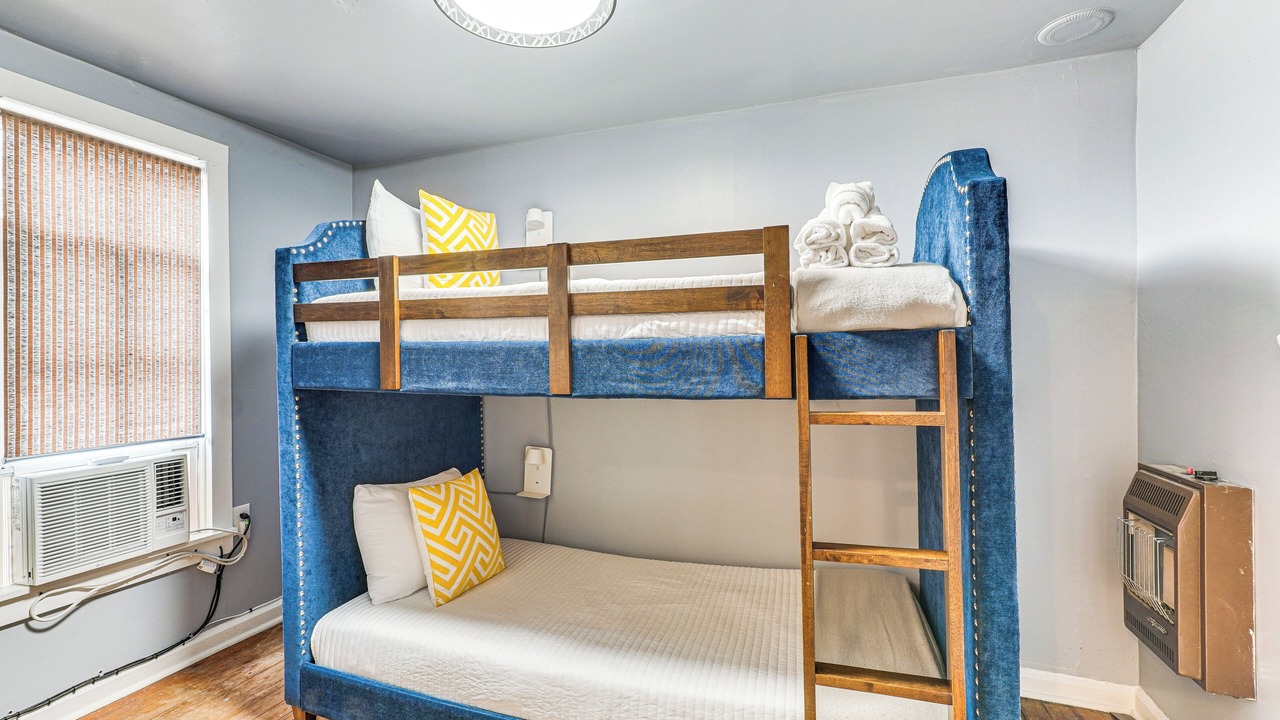 Photo of Bedroom in Eureka Springs Historic District