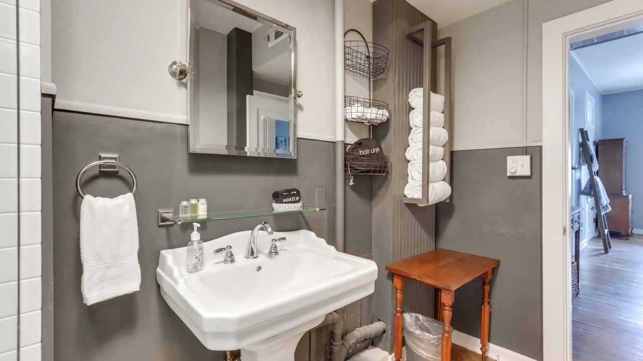 Photo of Bathroom in Eureka Springs Historic District