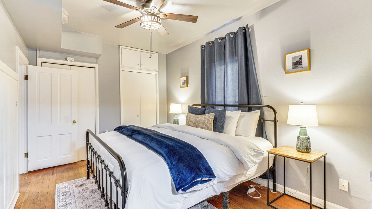 Photo of Bedroom in Eureka Springs Historic District