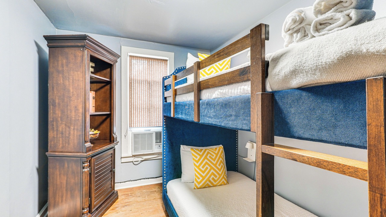 Photo of Bedroom in Eureka Springs Historic District