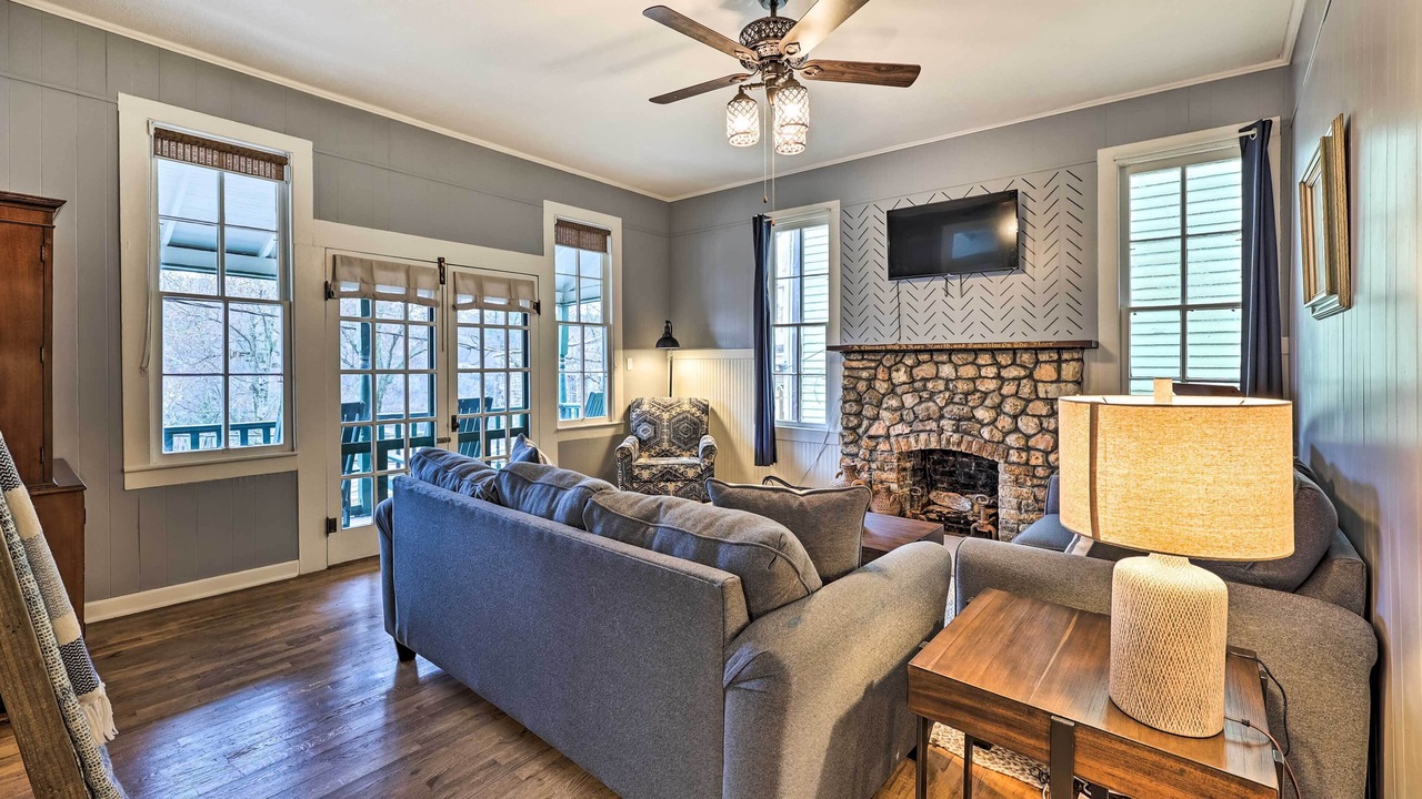 Photo of Livingroom in Eureka Springs Historic District