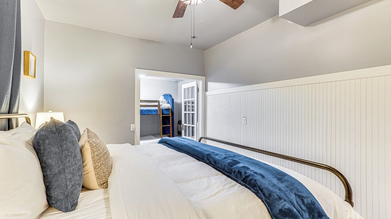 Photo of Bedroom in Eureka Springs Historic District